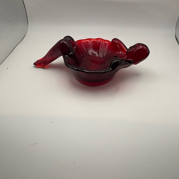 Elegant Red Glass Bathing Beauty Soap/Trinket Dish - Picture 5 of 8